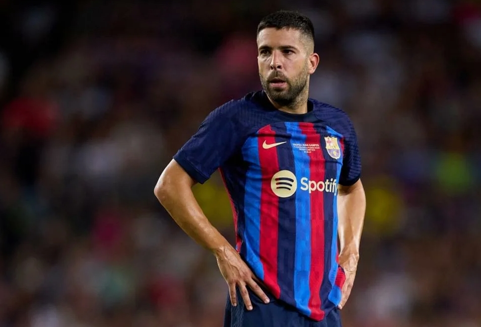 Jordi Alba concentra-se em exercícios para melhorar