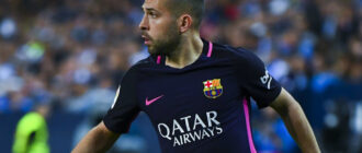 Iniesta compartilha foto com lendas do Barcelona Messi, Suarez, Busquets e Alba
