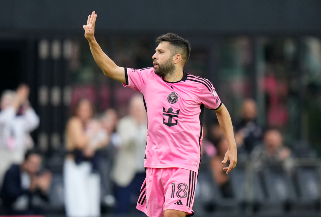 Jordi Alba reflete sobre sua carreira e homenageia seu falecido avô na cerimônia de despedida