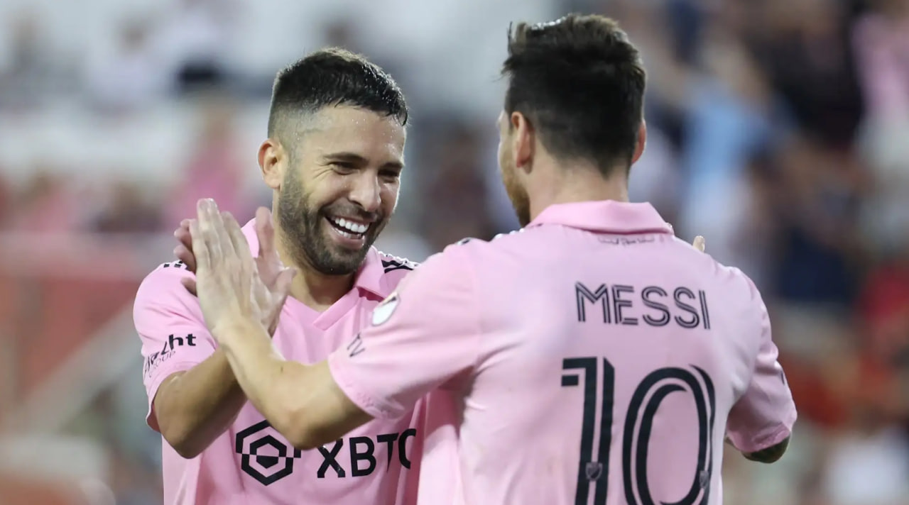 Resumo de esportes matinais: principais transferências e controvérsias